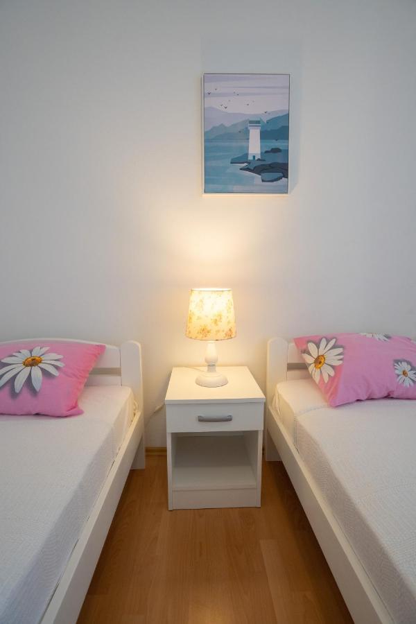 Appartement Kuca Za Odmor Denona à Borovići Extérieur photo