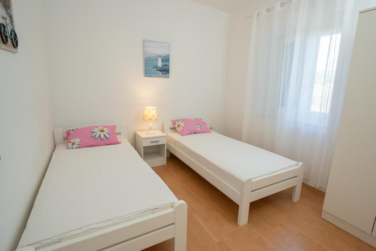 Appartement Kuca Za Odmor Denona à Borovići Extérieur photo
